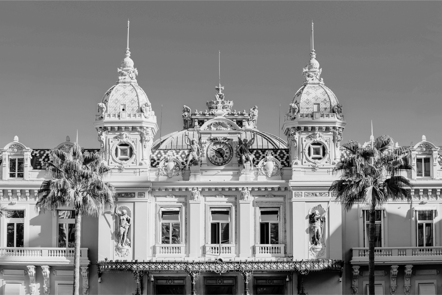 The essence of Monaco inspires BOUJEE MONACO’s commitment to luxury, craftsmanship, and timeless elegance, blending the sophistication of the Principality with sustainable, artisanal fragrance creations.